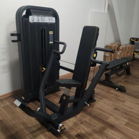 E-5008 Жим от груди вертикальный (Vertical Press). Стек 135 кг.